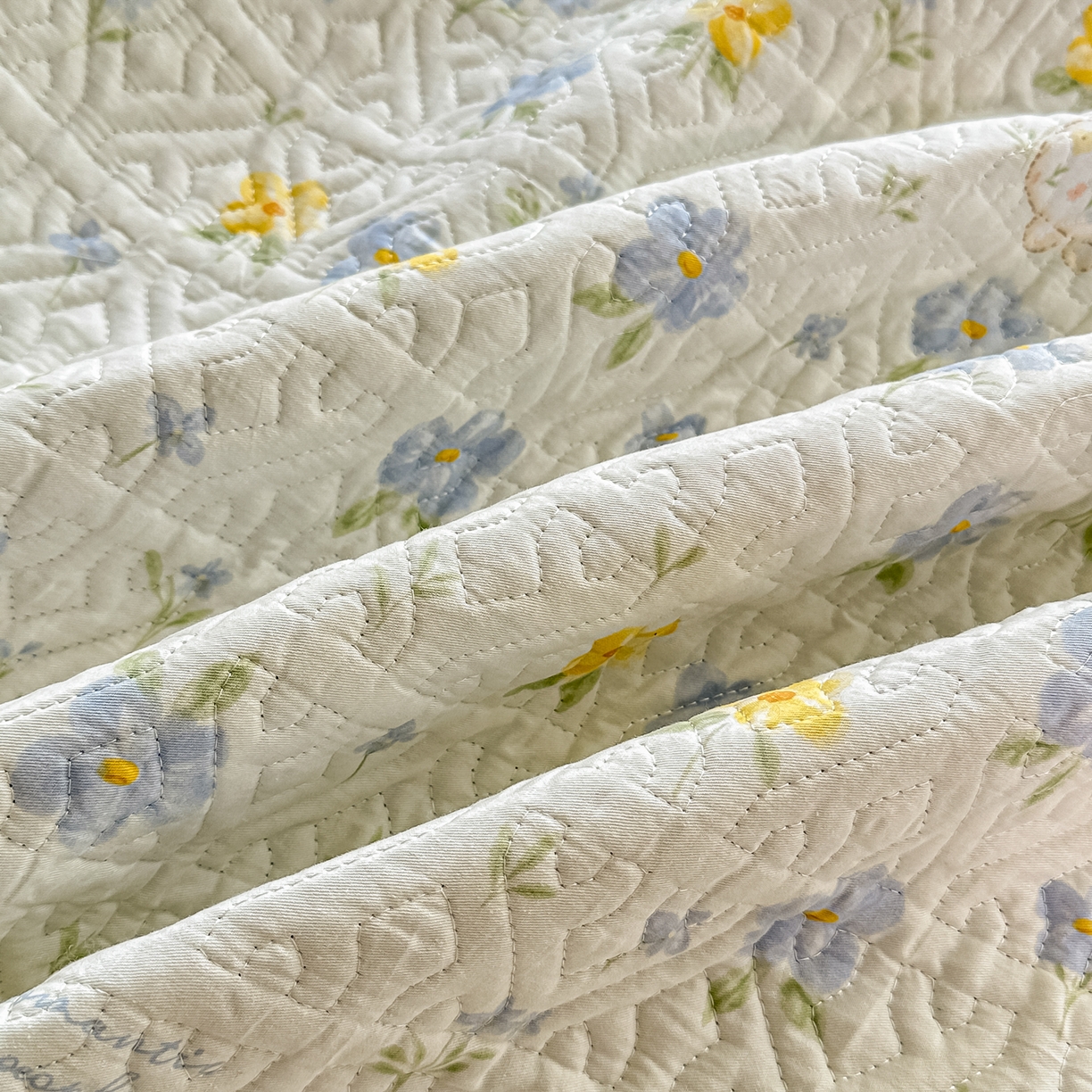 91家纺网 家纺一手货源 找家纺 手艺人家纺 2026新款四季通用榻榻米纯棉床盖专用防滑夹棉绗缝床单坑盖炕罩垫子可机洗定制 花开漫野