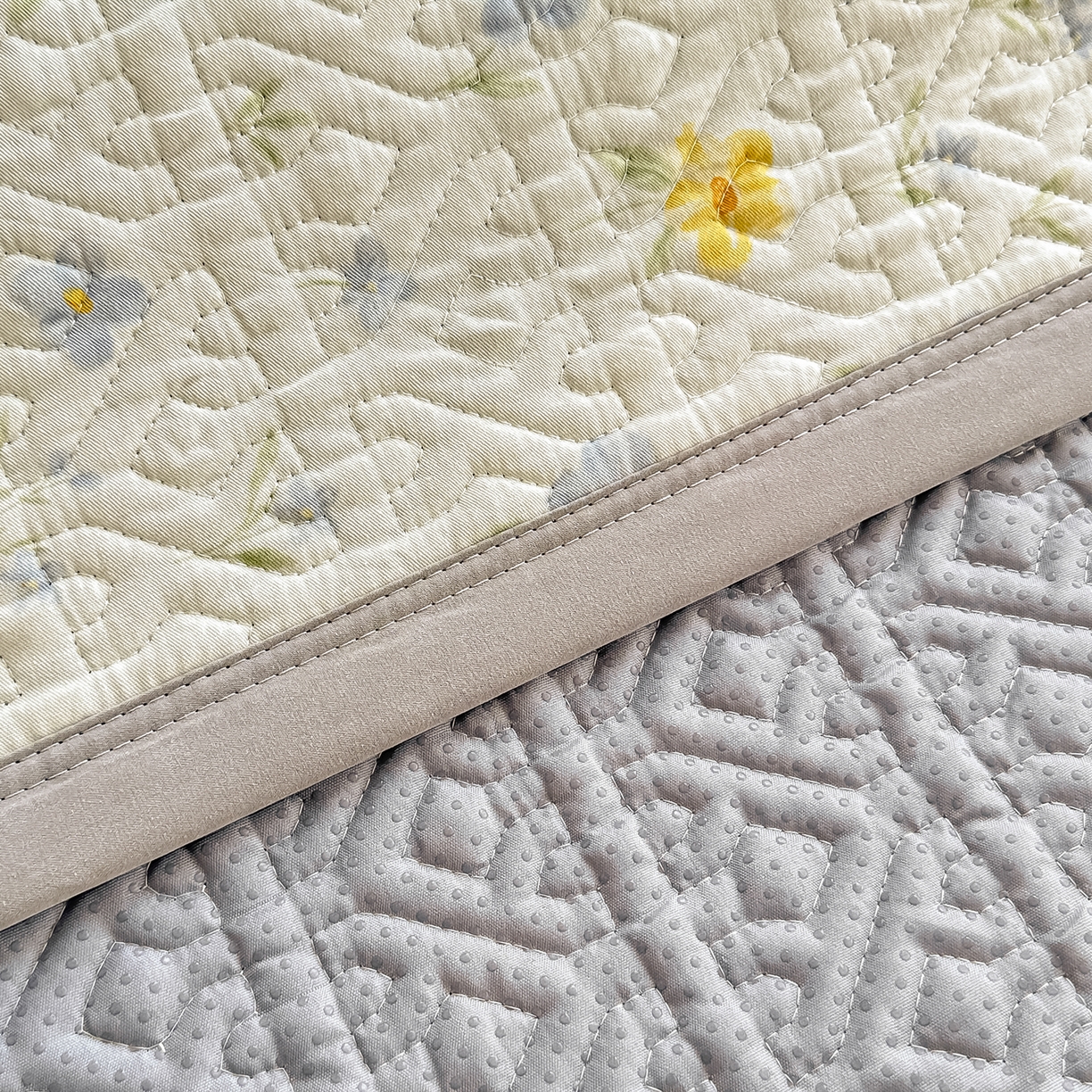 91家纺网 家纺一手货源 找家纺 手艺人家纺 2026新款四季通用榻榻米纯棉床盖专用防滑夹棉绗缝床单坑盖炕罩垫子可机洗定制 花开漫野