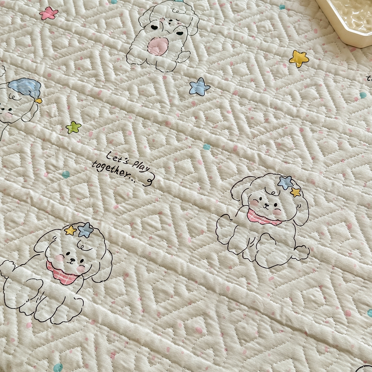 91家纺网 家纺一手货源 找家纺 手艺人家纺 2026新款四季通用榻榻米纯棉床盖专用防滑夹棉绗缝床单坑盖炕罩垫子可机洗定制 欢乐小狗