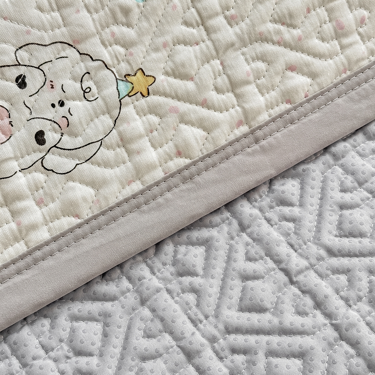 91家纺网 家纺一手货源 找家纺 手艺人家纺 2026新款四季通用榻榻米纯棉床盖专用防滑夹棉绗缝床单坑盖炕罩垫子可机洗定制 欢乐小狗