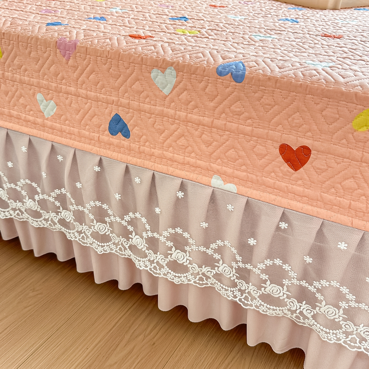 91家纺网 家纺一手货源 找家纺 手艺人家纺 2026新款四季通用榻榻米纯棉床盖专用防滑夹棉绗缝床单坑盖炕罩垫子可机洗定制 心心相印