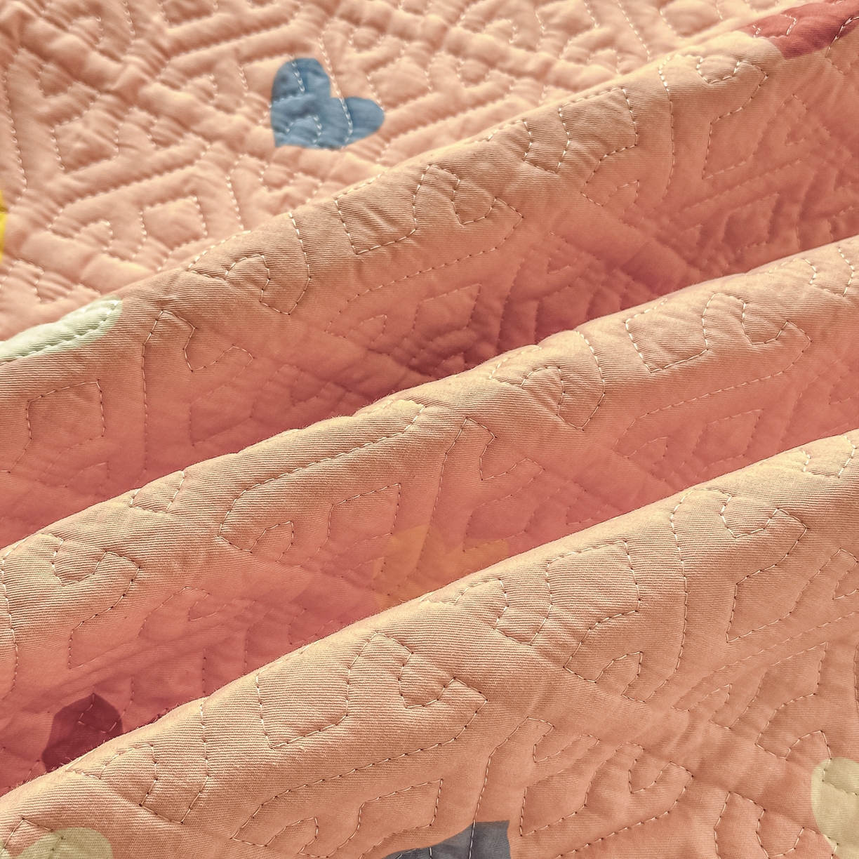 91家纺网 家纺一手货源 找家纺 手艺人家纺 2026新款四季通用榻榻米纯棉床盖专用防滑夹棉绗缝床单坑盖炕罩垫子可机洗定制 心心相印