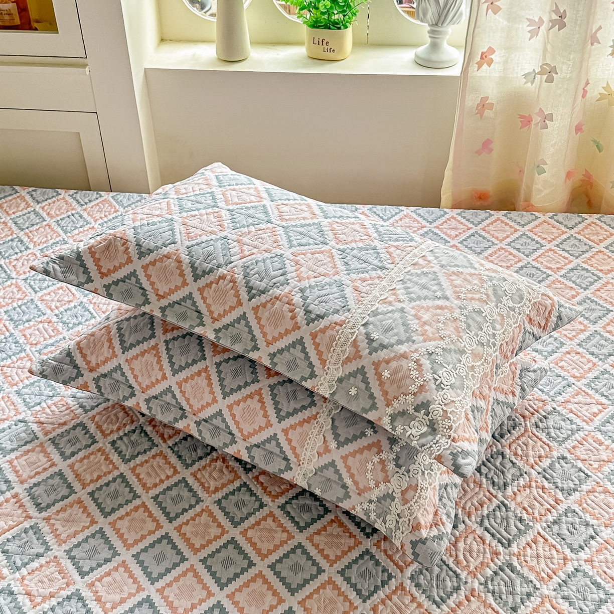 91家纺网 家纺一手货源 找家纺 手艺人家纺 2026新款四季通用榻榻米纯棉床盖专用防滑夹棉绗缝床单坑盖炕罩垫子可机洗定制 波西迷亚粉