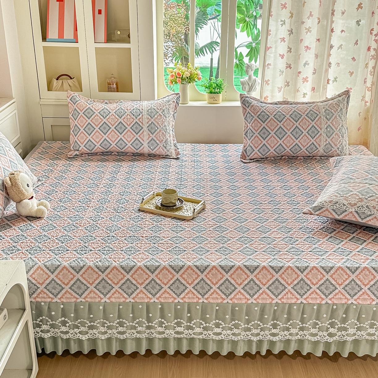 91家纺网 家纺一手货源 找家纺 手艺人家纺 2026新款四季通用榻榻米纯棉床盖专用防滑夹棉绗缝床单坑盖炕罩垫子可机洗定制 波西迷亚粉