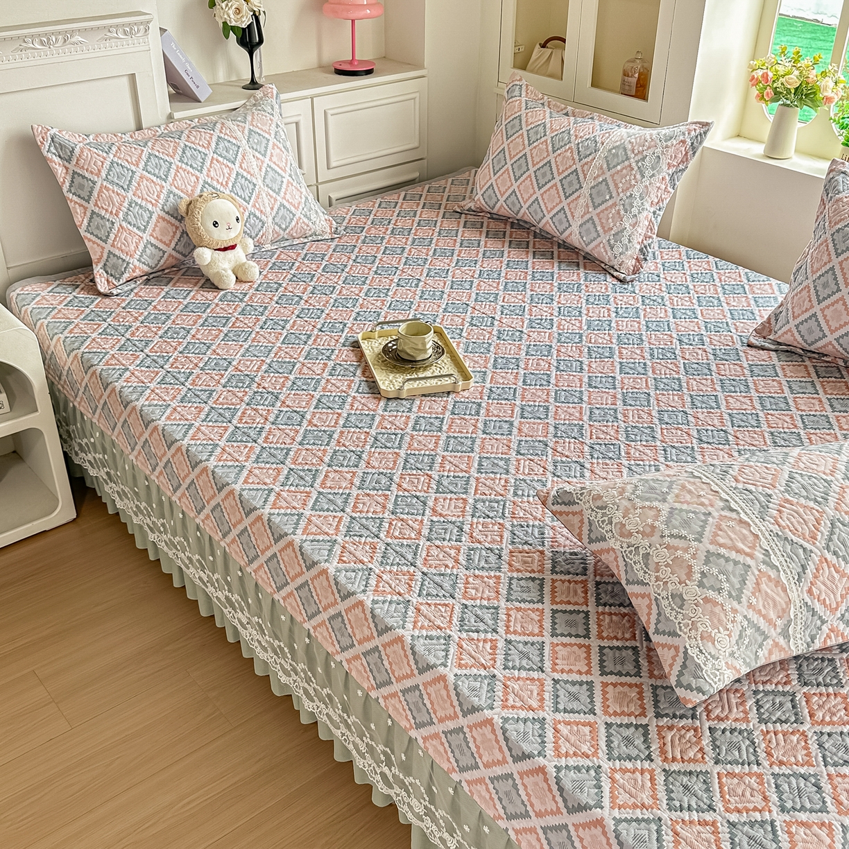 91家纺网 家纺一手货源 找家纺 手艺人家纺 2026新款四季通用榻榻米纯棉床盖专用防滑夹棉绗缝床单坑盖炕罩垫子可机洗定制 波西迷亚粉