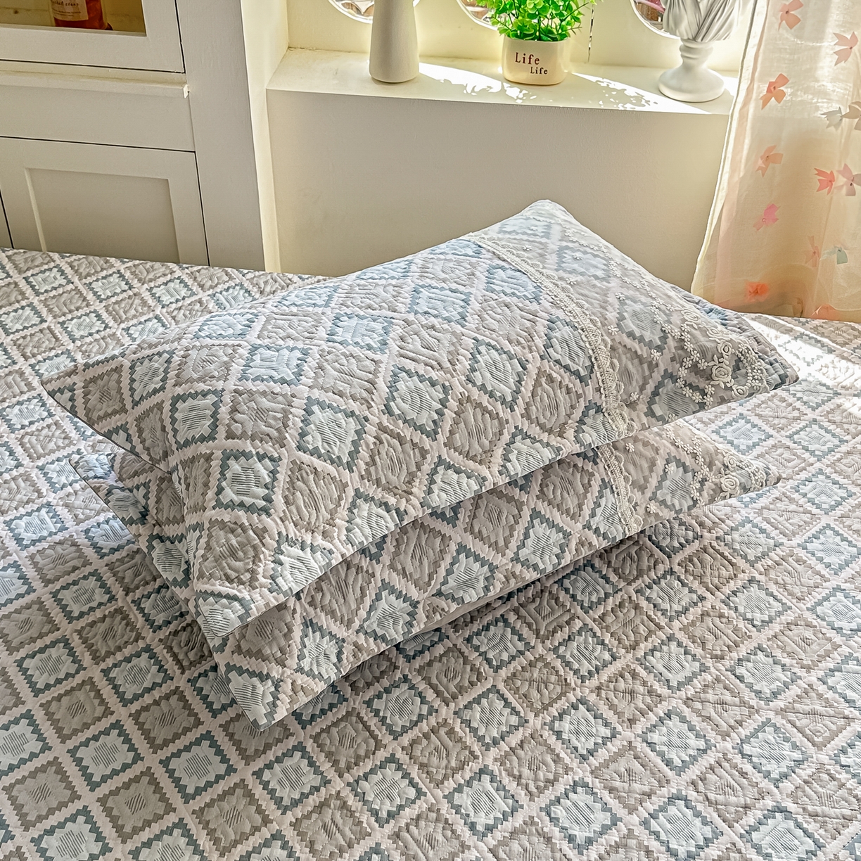 91家纺网 家纺一手货源 找家纺 手艺人家纺 2026新款四季通用榻榻米纯棉床盖专用防滑夹棉绗缝床单坑盖炕罩垫子可机洗定制 波西迷亚灰