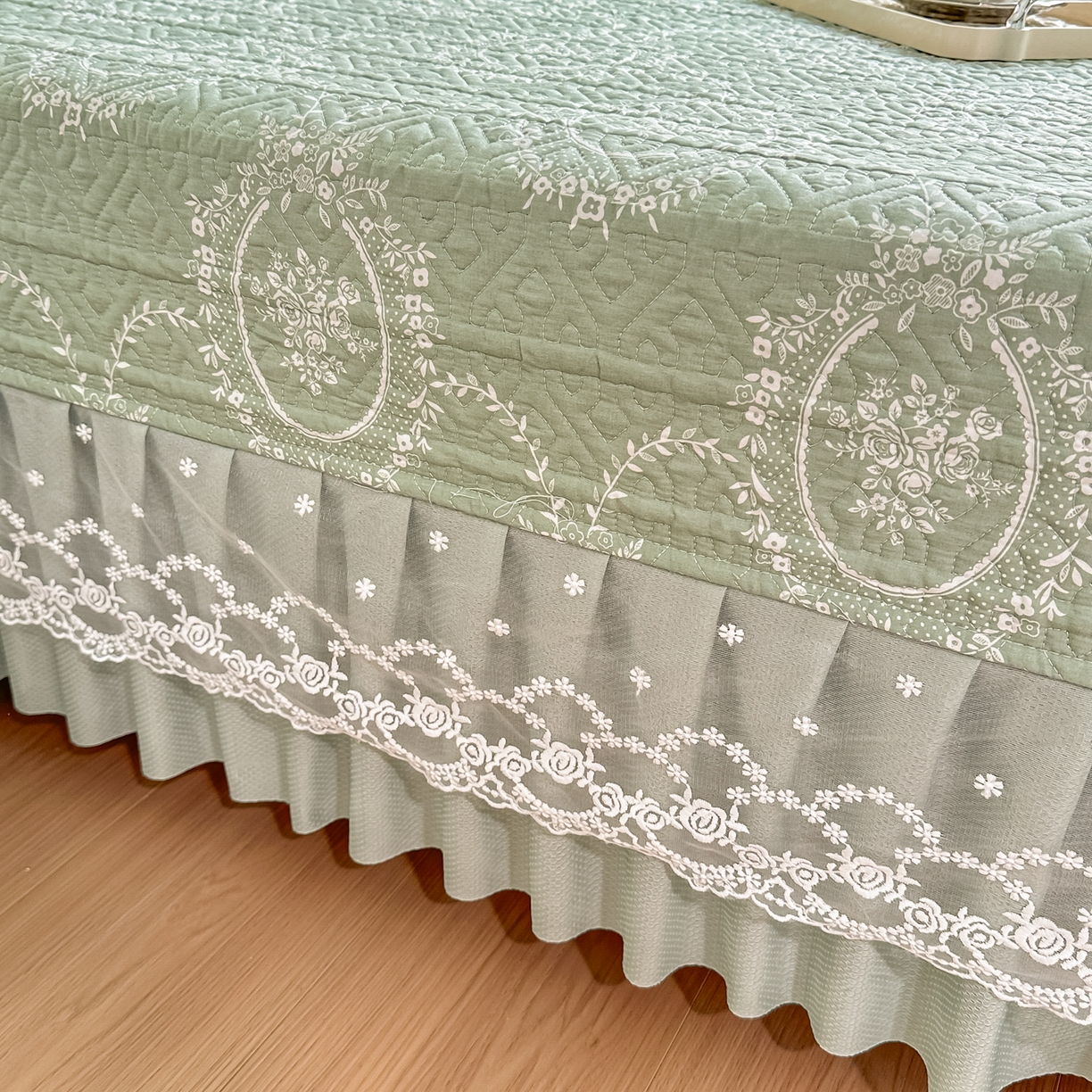 91家纺网 家纺一手货源 找家纺 手艺人家纺 2026新款四季通用榻榻米纯棉床盖专用防滑夹棉绗缝床单坑盖炕罩垫子可机洗定制 风情米兰绿