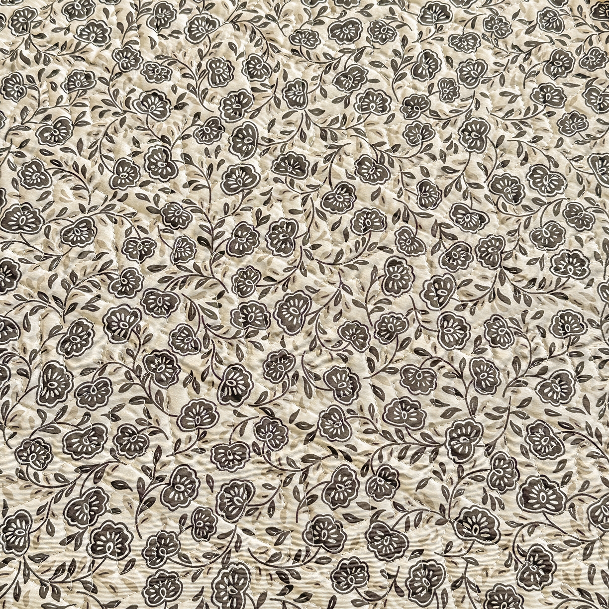 91家纺网 家纺一手货源 找家纺 手艺人家纺 2026新款四季通用榻榻米纯棉床盖专用防滑夹棉绗缝床单坑盖炕罩垫子可机洗定制 花田梦