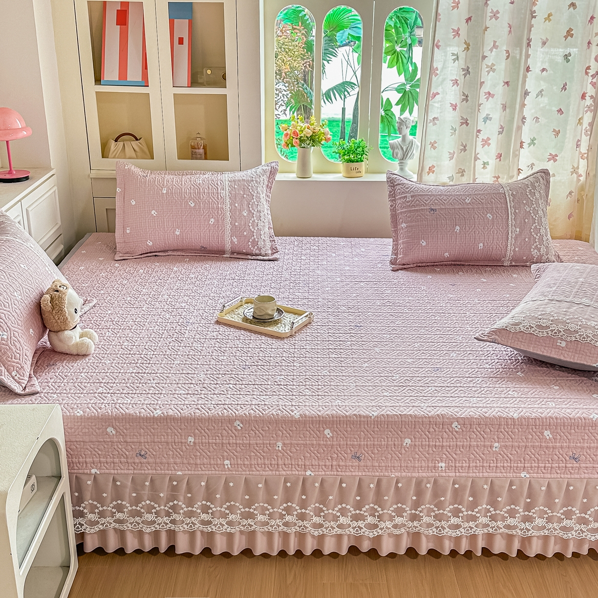 91家纺网 家纺一手货源 找家纺 手艺人家纺 2026新款四季通用榻榻米纯棉床盖专用防滑夹棉绗缝床单坑盖炕罩垫子可机洗定制 萌兔粉