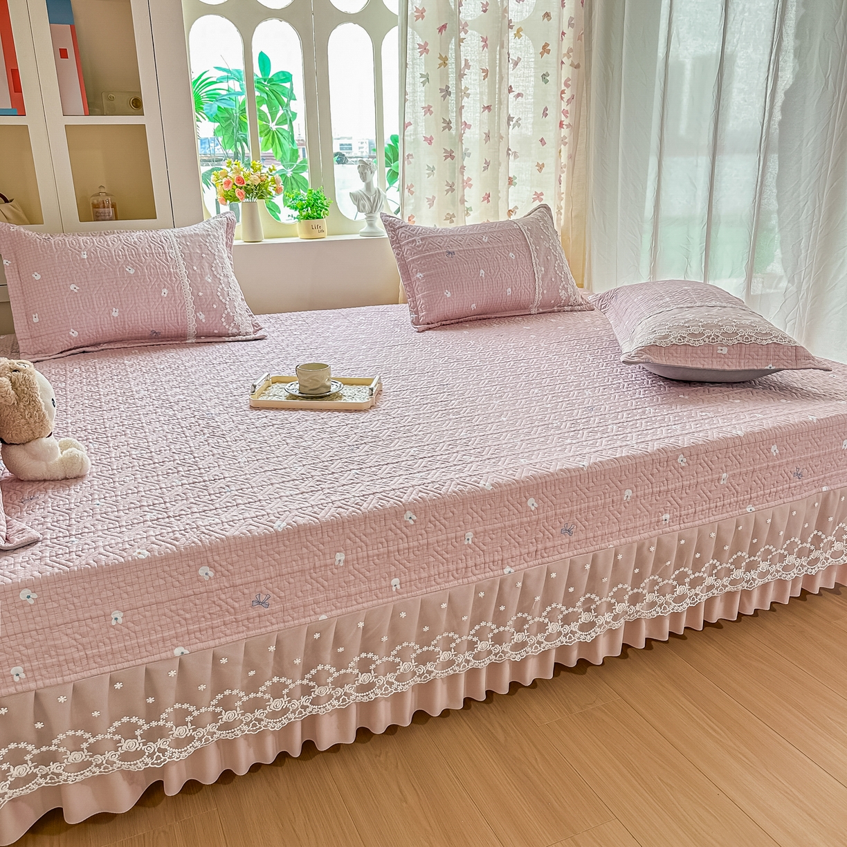 91家纺网 家纺一手货源 找家纺 手艺人家纺 2026新款四季通用榻榻米纯棉床盖专用防滑夹棉绗缝床单坑盖炕罩垫子可机洗定制 萌兔粉