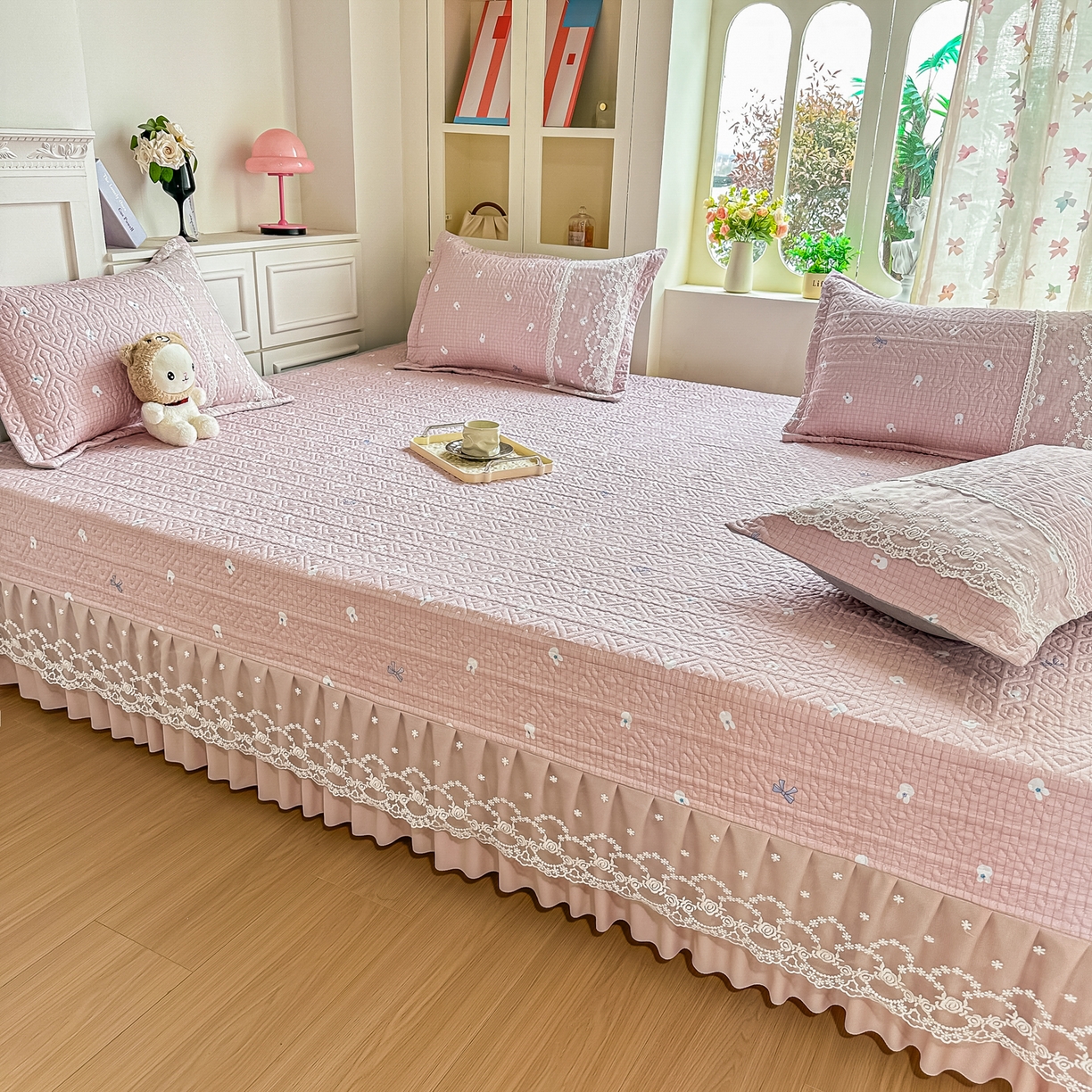 91家纺网 家纺一手货源 找家纺 手艺人家纺 2026新款四季通用榻榻米纯棉床盖专用防滑夹棉绗缝床单坑盖炕罩垫子可机洗定制 萌兔粉