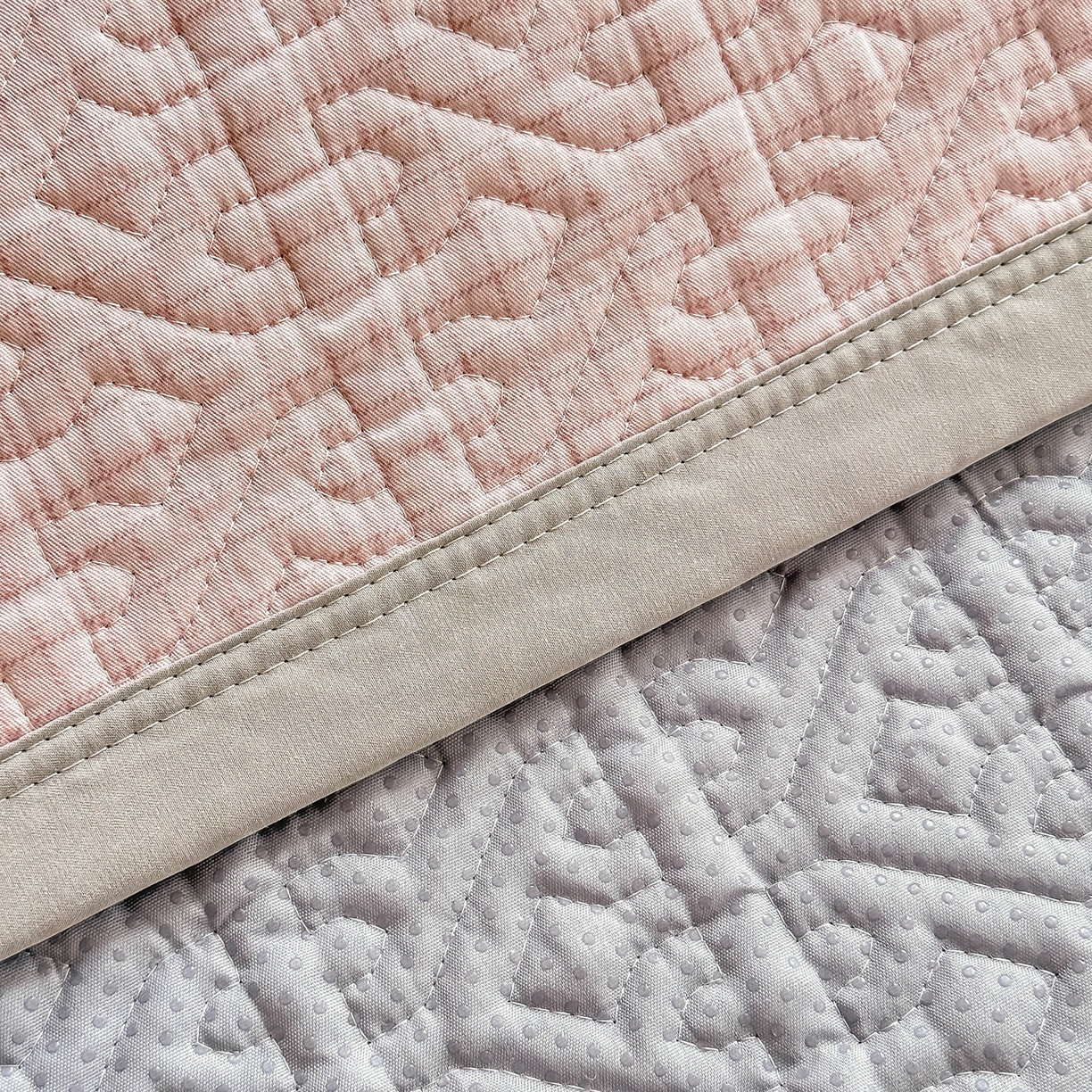 91家纺网 家纺一手货源 找家纺 手艺人家纺 2026新款四季通用榻榻米纯棉床盖专用防滑夹棉绗缝床单坑盖炕罩垫子可机洗定制 萌兔粉