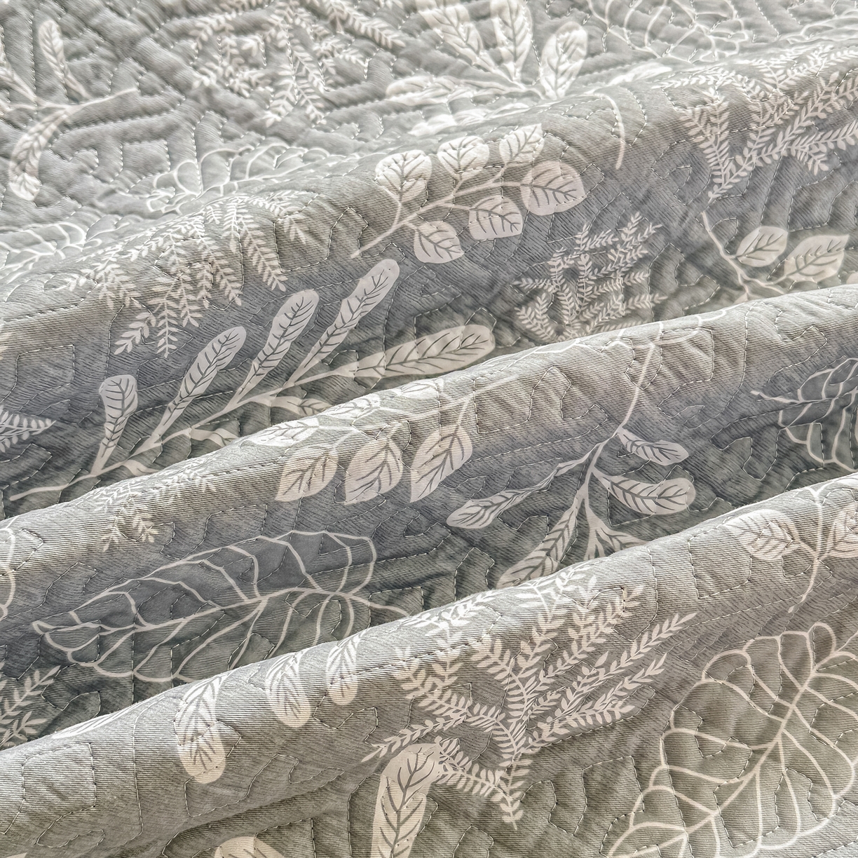 91家纺网 家纺一手货源 找家纺 手艺人家纺 2026新款四季通用榻榻米纯棉床盖专用防滑夹棉绗缝床单坑盖炕罩垫子可机洗定制 春语灰