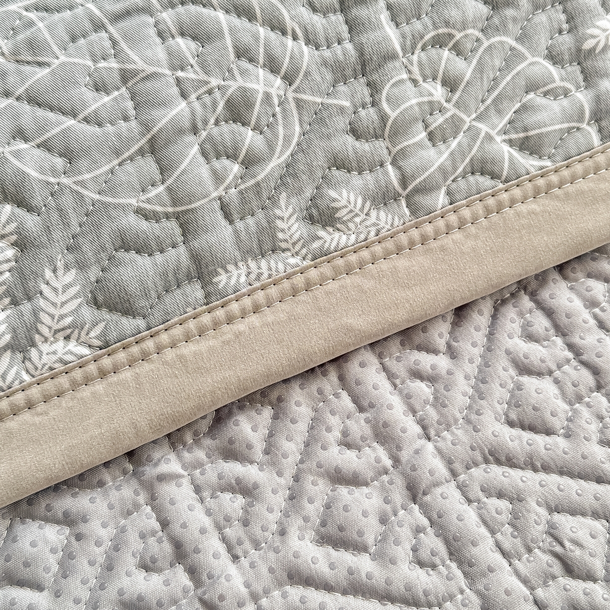 91家纺网 家纺一手货源 找家纺 手艺人家纺 2026新款四季通用榻榻米纯棉床盖专用防滑夹棉绗缝床单坑盖炕罩垫子可机洗定制 春语灰