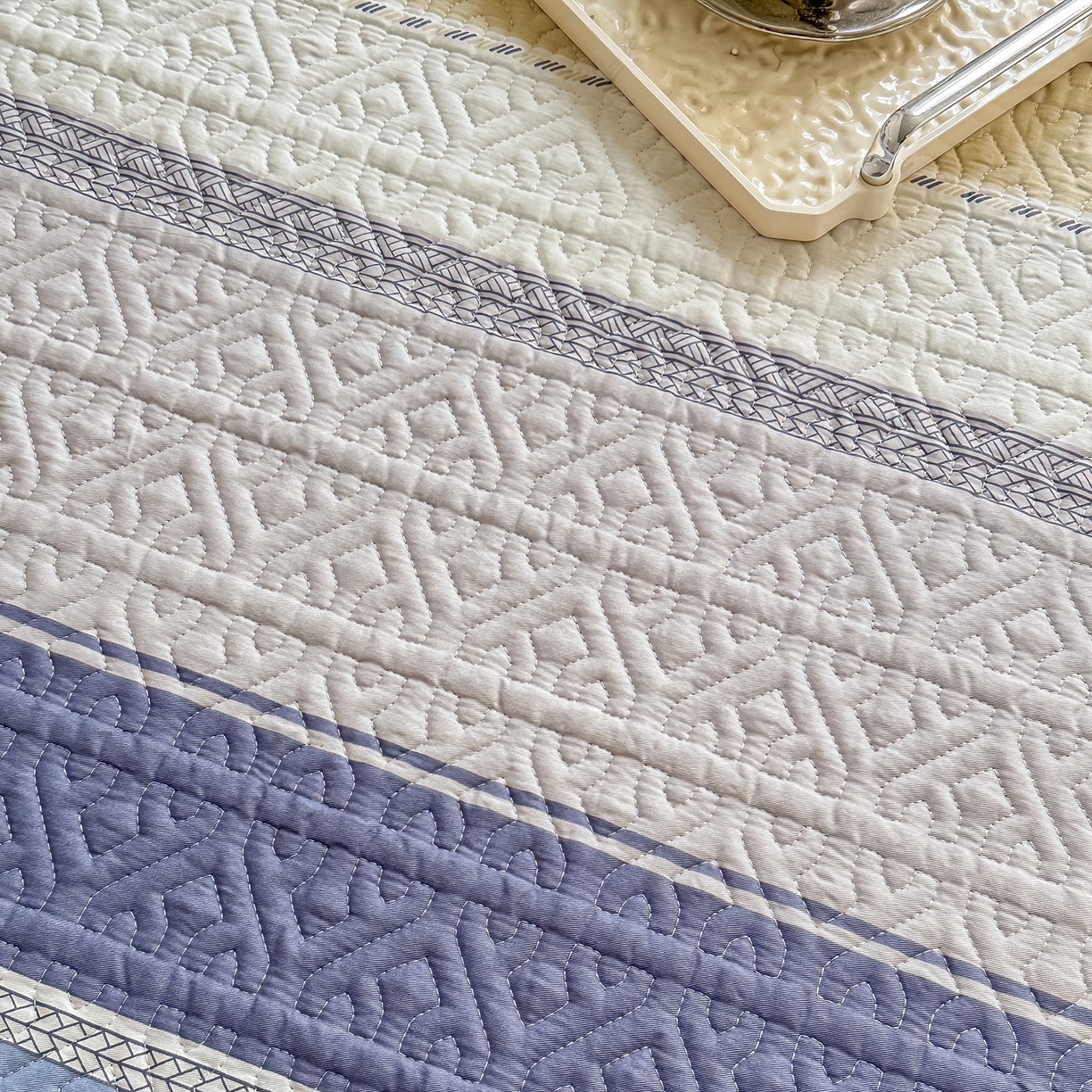 91家纺网 家纺一手货源 找家纺 手艺人家纺 2026新款四季通用榻榻米纯棉床盖专用防滑夹棉绗缝床单坑盖炕罩垫子可机洗定制 格古吉亚