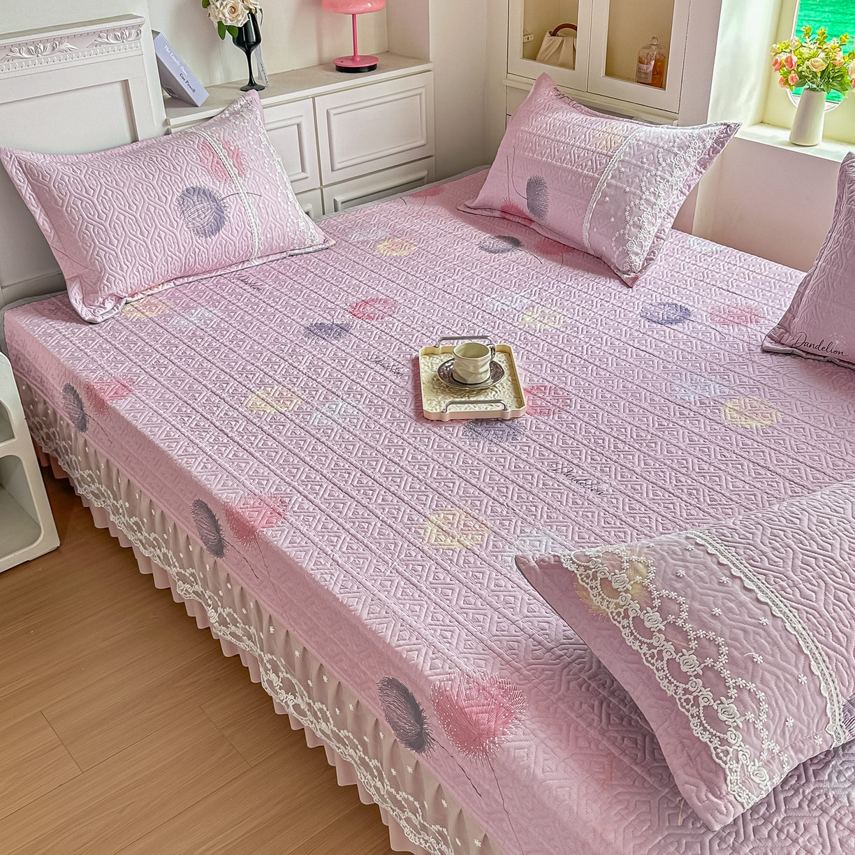 91家纺网 家纺一手货源 找家纺 手艺人家纺 2026新款四季通用榻榻米纯棉床盖专用防滑夹棉绗缝床单坑盖炕罩垫子可机洗定制 曼沙华粉