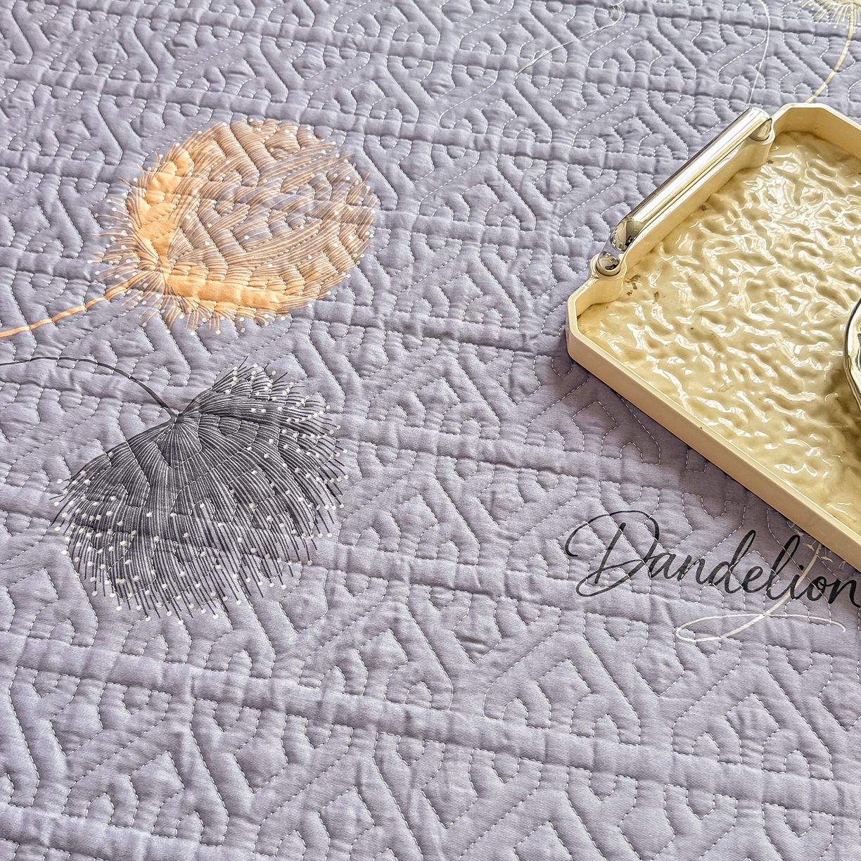 91家纺网 家纺一手货源 找家纺 手艺人家纺 2026新款四季通用榻榻米纯棉床盖专用防滑夹棉绗缝床单坑盖炕罩垫子可机洗定制 漫沙华紫