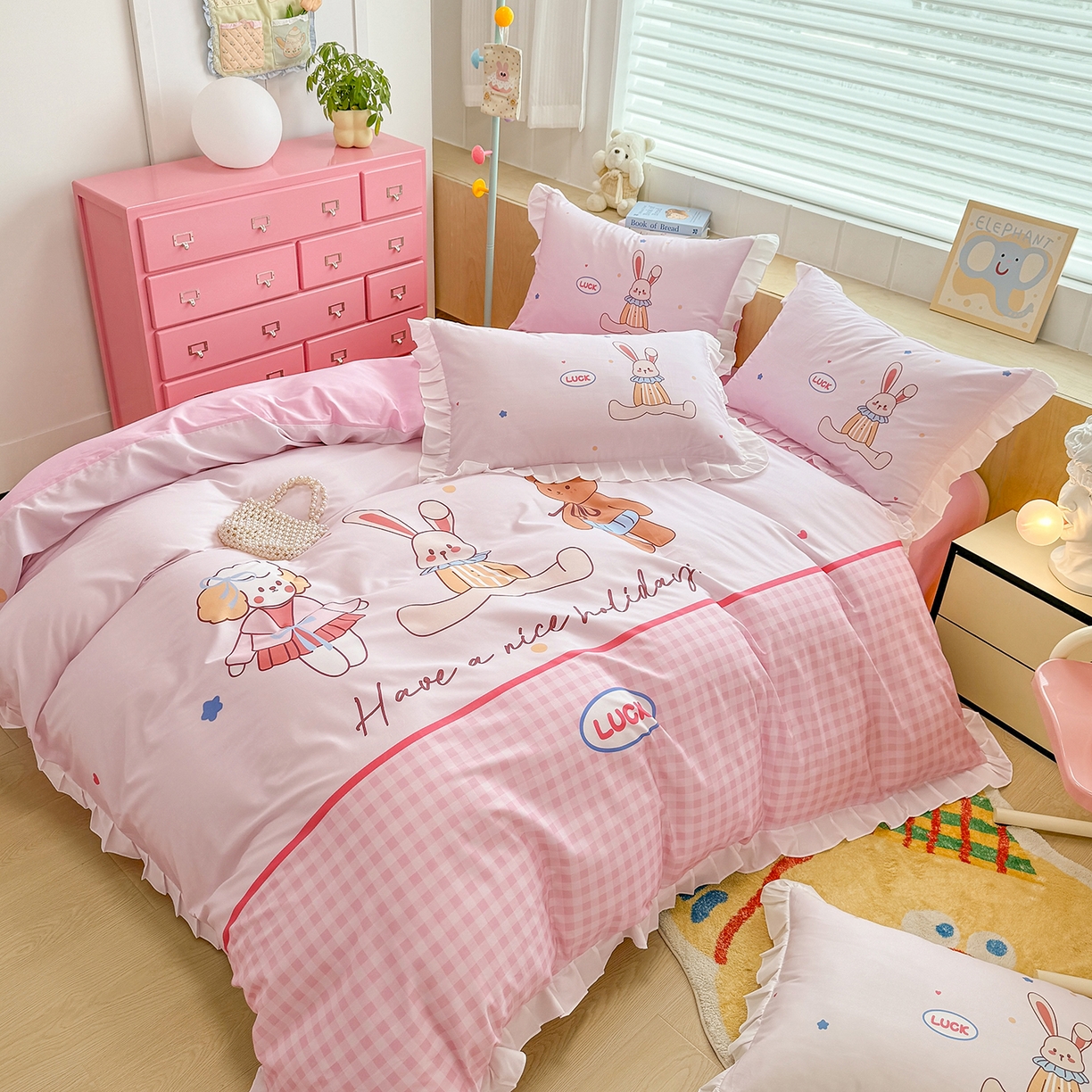 91家纺网 家纺一手货源 找家纺 玉元坊 2026新款儿童女孩卡通全棉纯棉花边被套床单床笠床裙三四件套床品 小熊伙伴