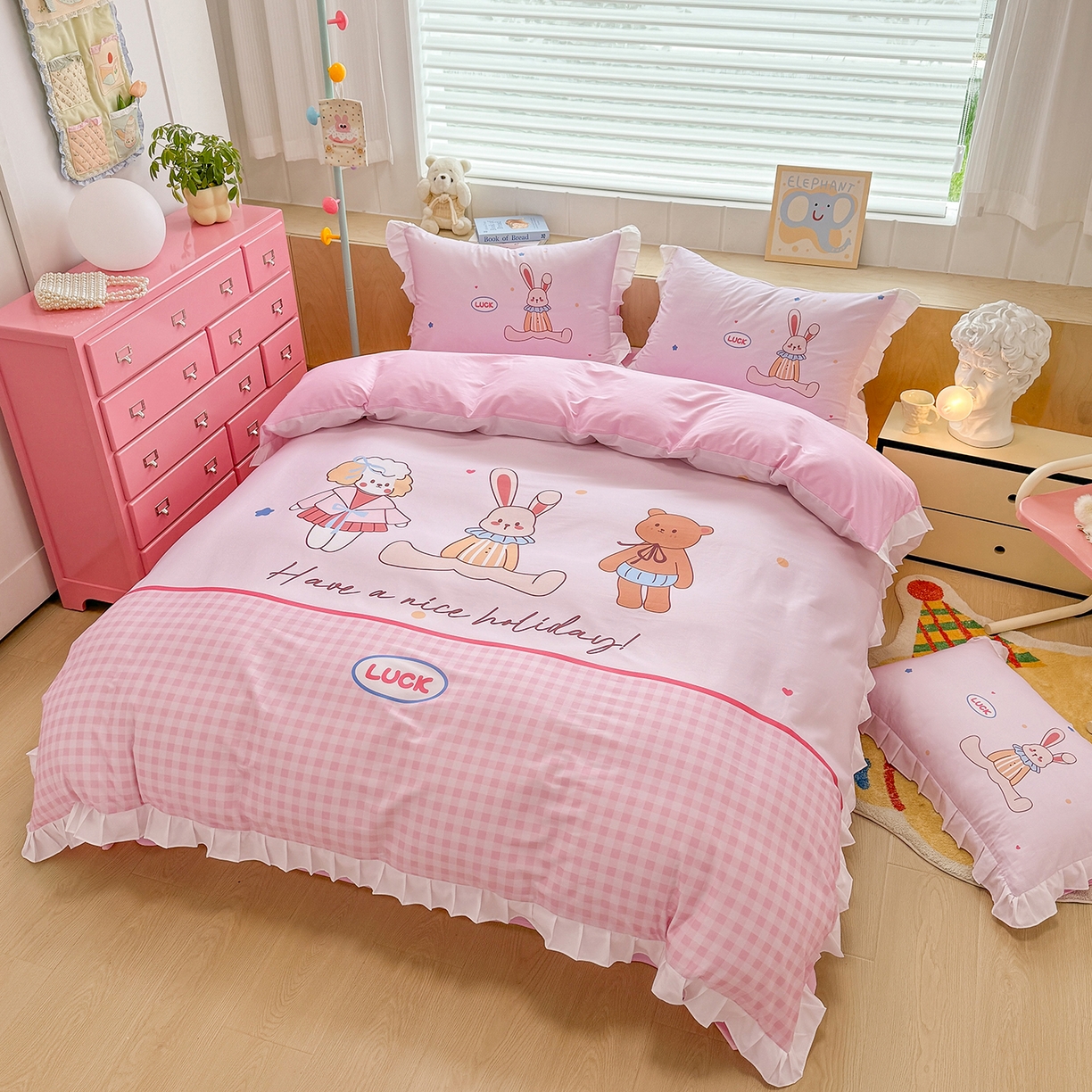 91家纺网 家纺一手货源 找家纺 玉元坊 2026新款儿童女孩卡通全棉纯棉花边被套床单床笠床裙三四件套床品 小熊伙伴