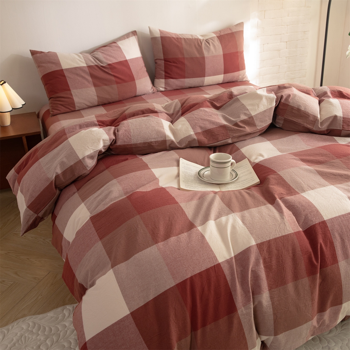 91家纺网 家纺一手货源 找家纺 棉小二 2026新款全棉色织水洗棉四件套-暮色格韵 暮色格韵红-千鸟格灰