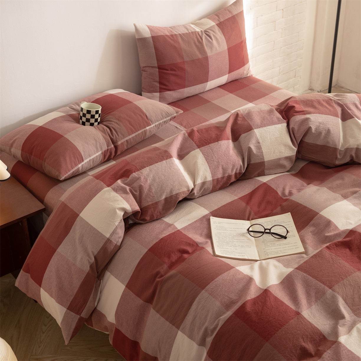 91家纺网 家纺一手货源 找家纺 棉小二 2026新款全棉色织水洗棉四件套-暮色格韵 暮色格韵红-千鸟格灰