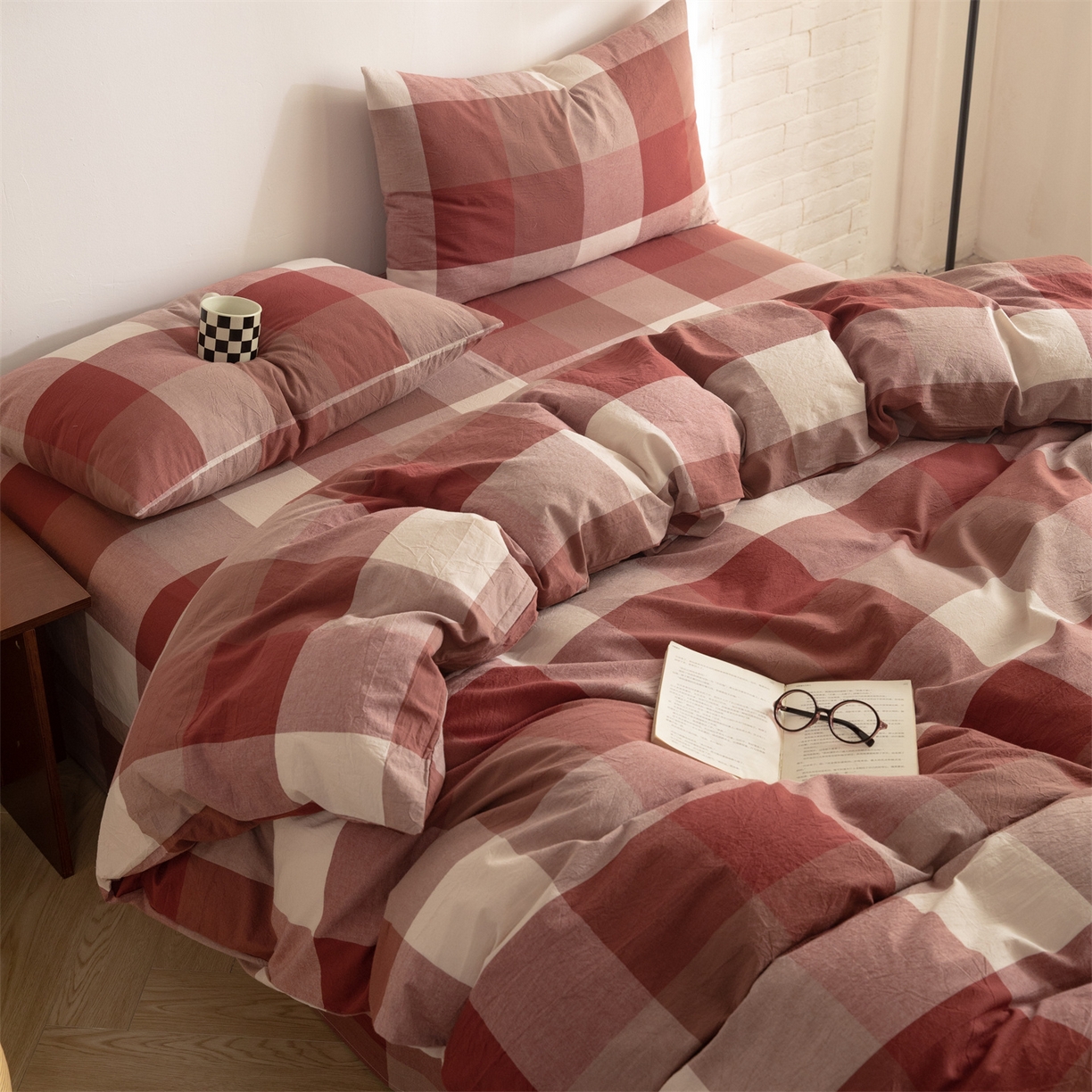 91家纺网 家纺一手货源 找家纺 棉小二 2026新款全棉色织水洗棉四件套-暮色格韵 暮色格韵红-千鸟格灰