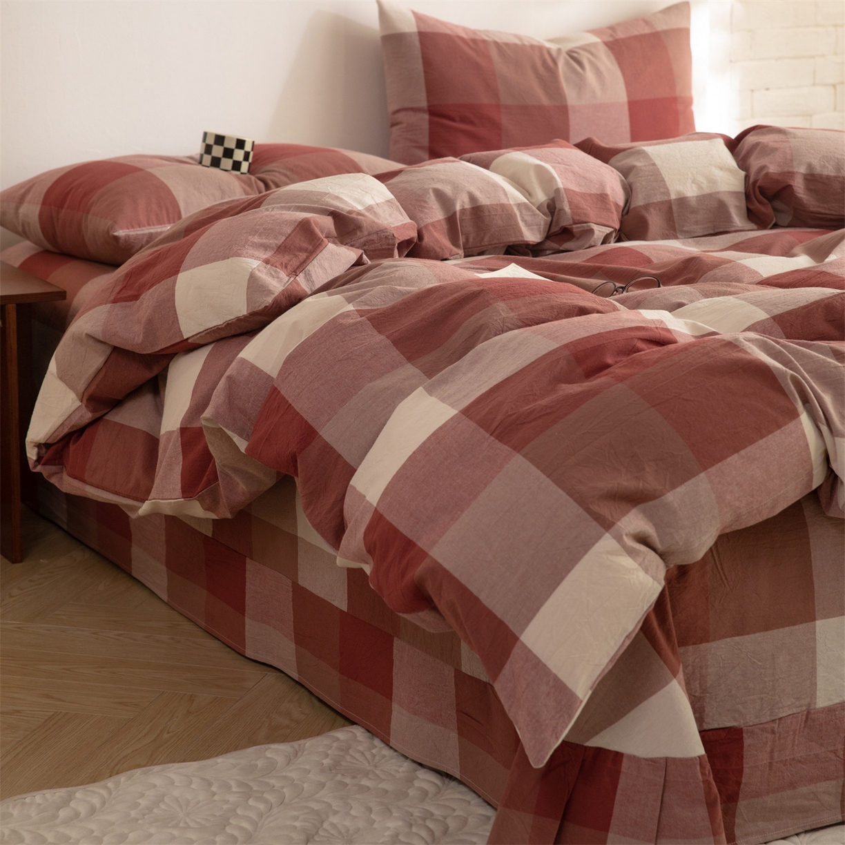 91家纺网 家纺一手货源 找家纺 棉小二 2026新款全棉色织水洗棉四件套-暮色格韵 暮色格韵红-千鸟格灰