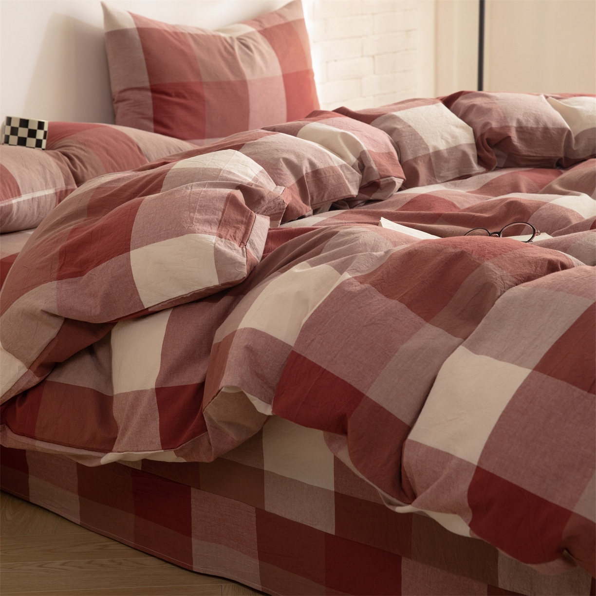 91家纺网 家纺一手货源 找家纺 棉小二 2026新款全棉色织水洗棉四件套-暮色格韵 暮色格韵红-千鸟格灰