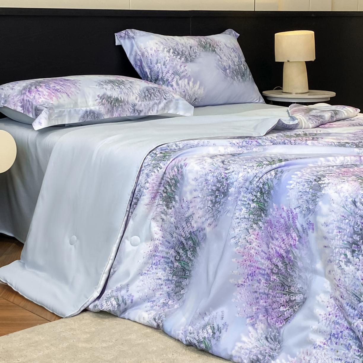 91家纺网 家纺一手货源 找家纺 新方向 2026新款数码印花A类20%蚕丝天丝棉夏被四件套-薰衣草 薰衣草-微光蓝