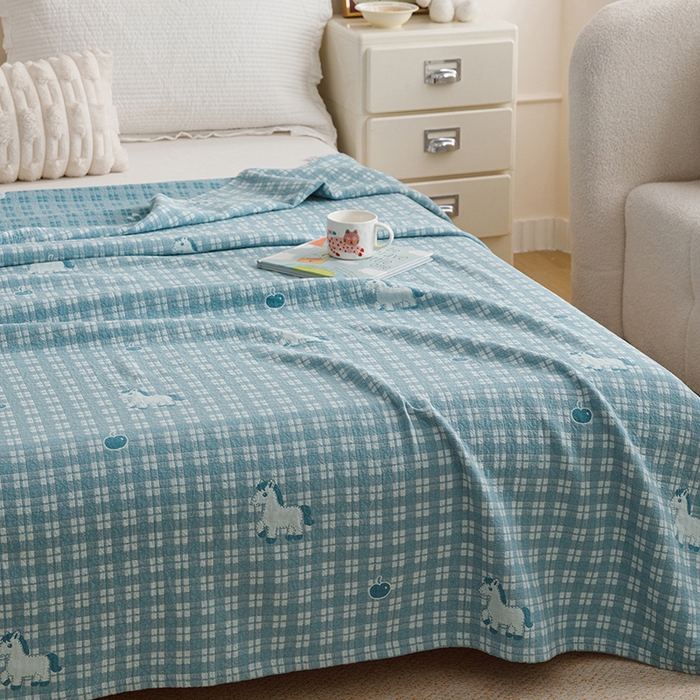 91家纺网 家纺一手货源 找家纺 悦然毛巾被 2026新款色织水洗棉盖毯安心棉床盖全棉纱布毛巾被夏被夏凉被空调被 蓝格萌马