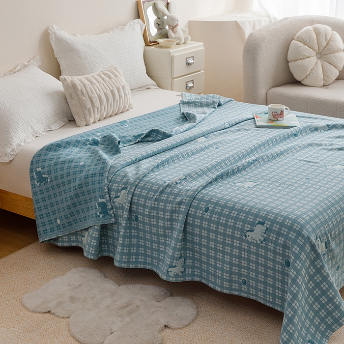 91家纺网 家纺一手货源 找家纺 悦然毛巾被 2026新款色织水洗棉盖毯安心棉床盖全棉纱布毛巾被夏被夏凉被空调被 蓝格萌马