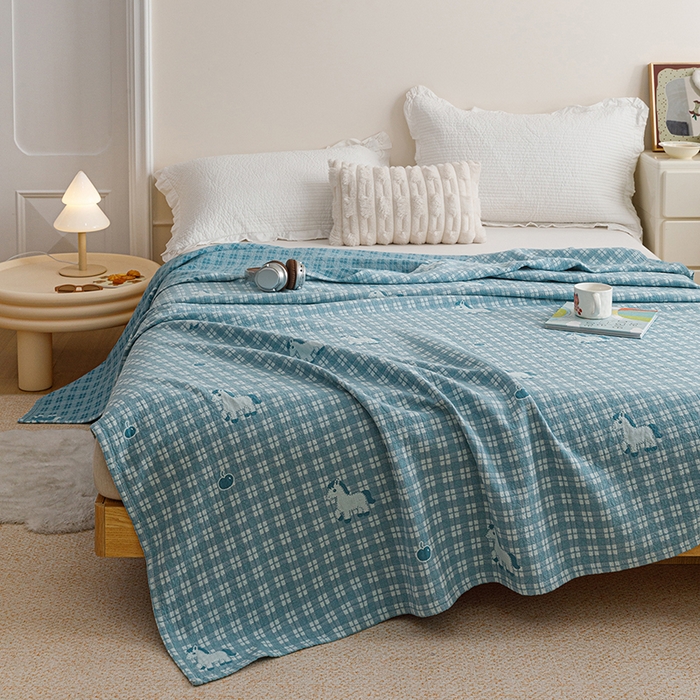 91家纺网 家纺一手货源 找家纺 悦然毛巾被 2026新款色织水洗棉盖毯安心棉床盖全棉纱布毛巾被夏被夏凉被空调被 蓝格萌马