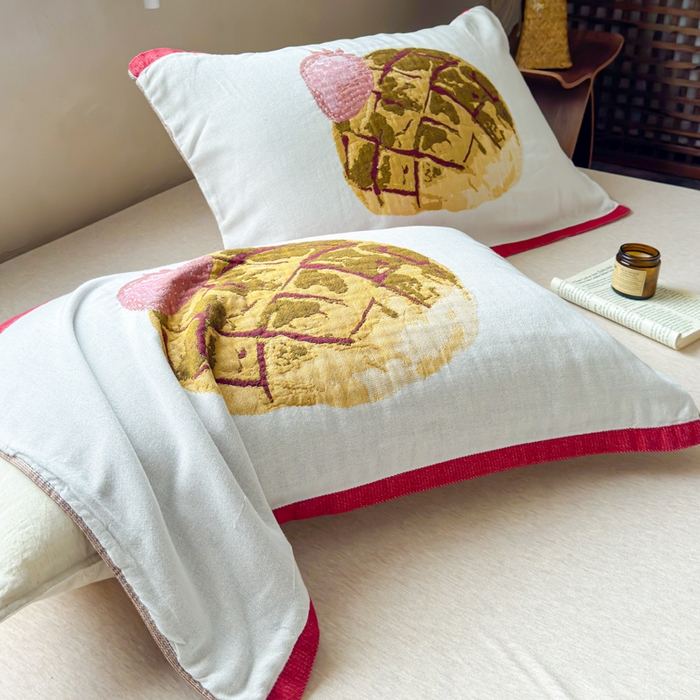 91家纺网 家纺一手货源 找家纺 乐家毛巾被（工厂自产自销） 2026新款全棉纯棉四层纱布枕巾 草莓面包