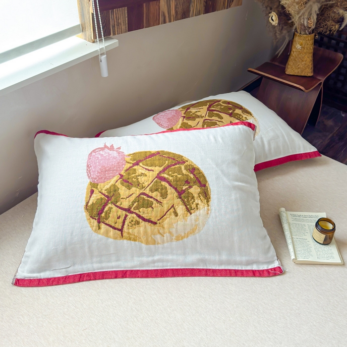 91家纺网 家纺一手货源 找家纺 乐家毛巾被（工厂自产自销） 2026新款全棉纯棉四层纱布枕巾 草莓面包