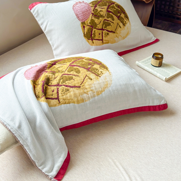 91家纺网 家纺一手货源 找家纺 乐家毛巾被（工厂自产自销） 2026新款全棉纯棉四层纱布枕巾 草莓面包