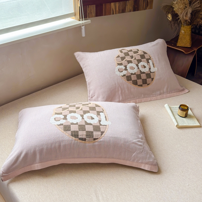 91家纺网 家纺一手货源 找家纺 乐家毛巾被（工厂自产自销） 2026新款全棉纯棉四层纱布枕巾 格纹草莓