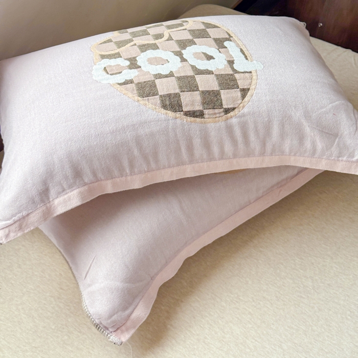 91家纺网 家纺一手货源 找家纺 乐家毛巾被（工厂自产自销） 2026新款全棉纯棉四层纱布枕巾 格纹草莓