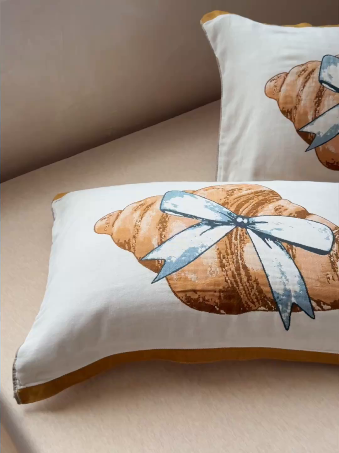 91家纺网 家纺一手货源 找家纺 乐家毛巾被（工厂自产自销） 2026新款全棉纯棉四层纱布枕巾 可颂面包