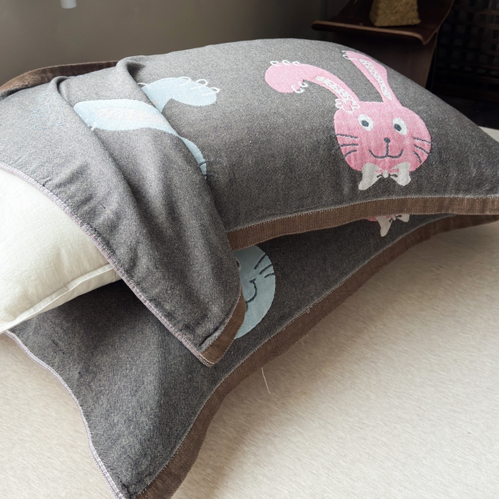 91家纺网 家纺一手货源 找家纺 乐家毛巾被（工厂自产自销） 2026新款全棉纯棉四层纱布枕巾 毛绒小兔