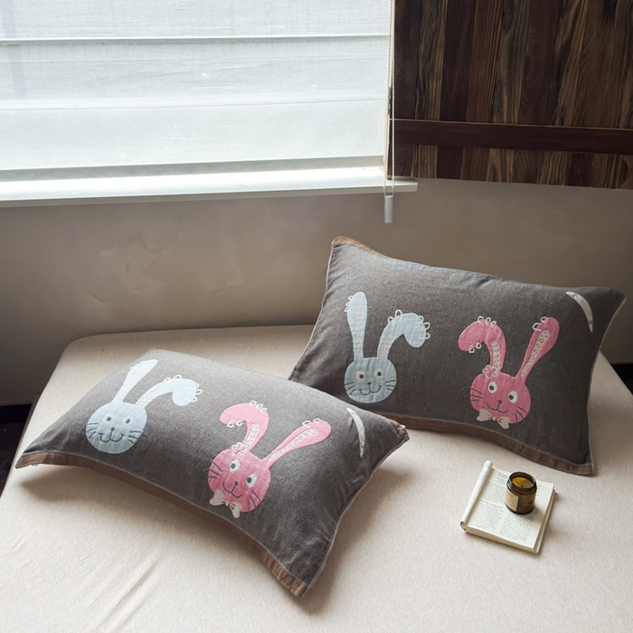 91家纺网 家纺一手货源 找家纺 乐家毛巾被（工厂自产自销） 2026新款全棉纯棉四层纱布枕巾 毛绒小兔