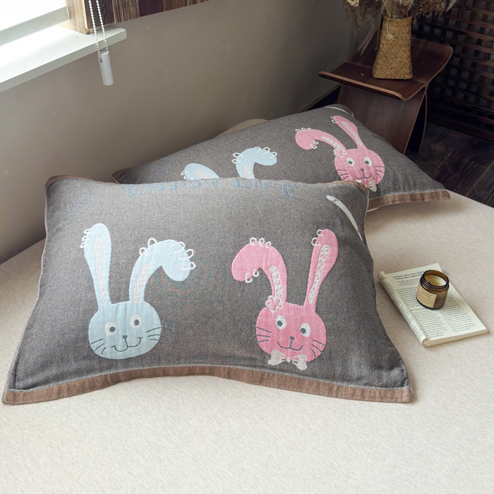 91家纺网 家纺一手货源 找家纺 乐家毛巾被（工厂自产自销） 2026新款全棉纯棉四层纱布枕巾 毛绒小兔