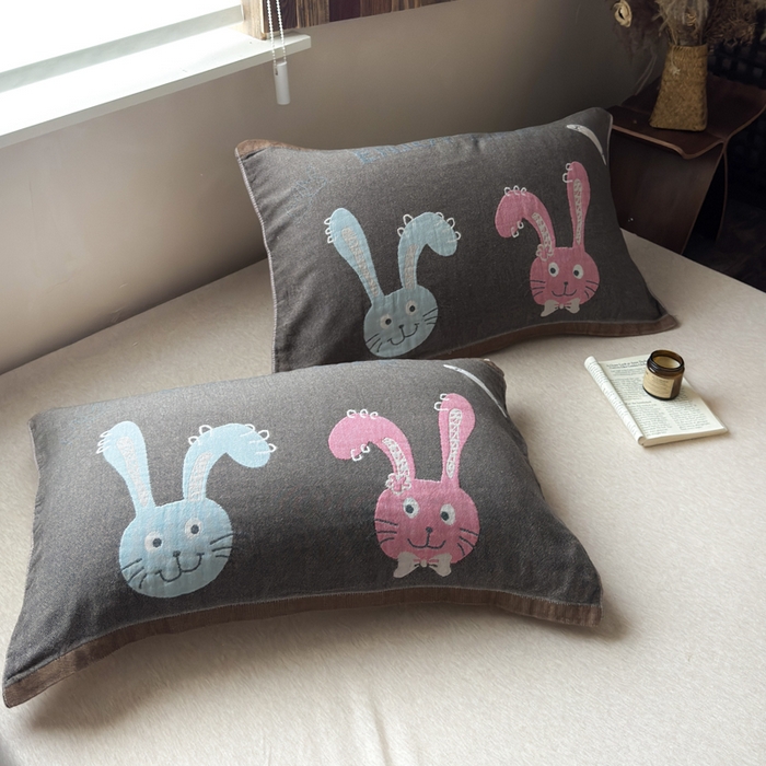 91家纺网 家纺一手货源 找家纺 乐家毛巾被（工厂自产自销） 2026新款全棉纯棉四层纱布枕巾 毛绒小兔