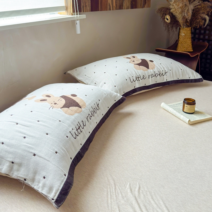 91家纺网 家纺一手货源 找家纺 乐家毛巾被（工厂自产自销） 2026新款全棉纯棉四层纱布枕巾 蘑菇兔