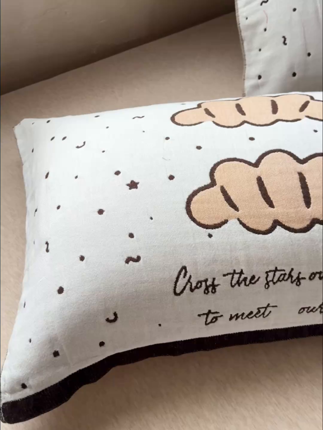 91家纺网 家纺一手货源 找家纺 乐家毛巾被（工厂自产自销） 2026新款全棉纯棉四层纱布枕巾 软糯云朵