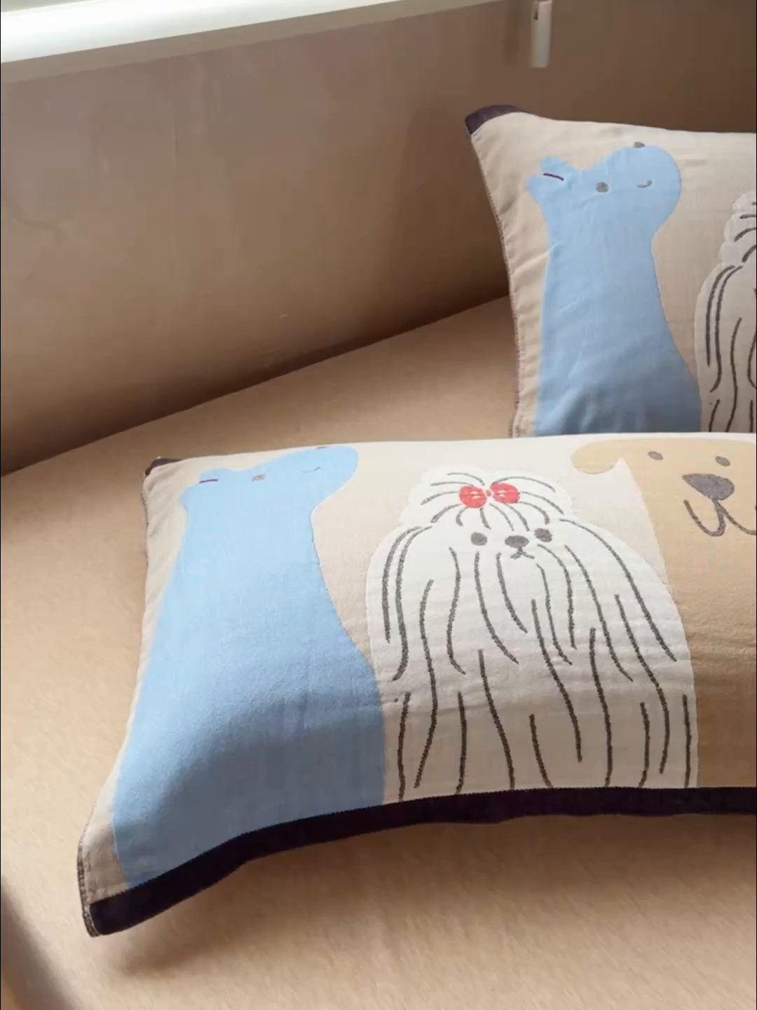 91家纺网 家纺一手货源 找家纺 乐家毛巾被（工厂自产自销） 2026新款全棉纯棉四层纱布枕巾 三只小狗