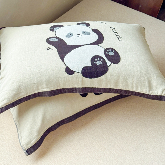 91家纺网 家纺一手货源 找家纺 乐家毛巾被（工厂自产自销） 2026新款全棉纯棉四层纱布枕巾 顽皮熊猫