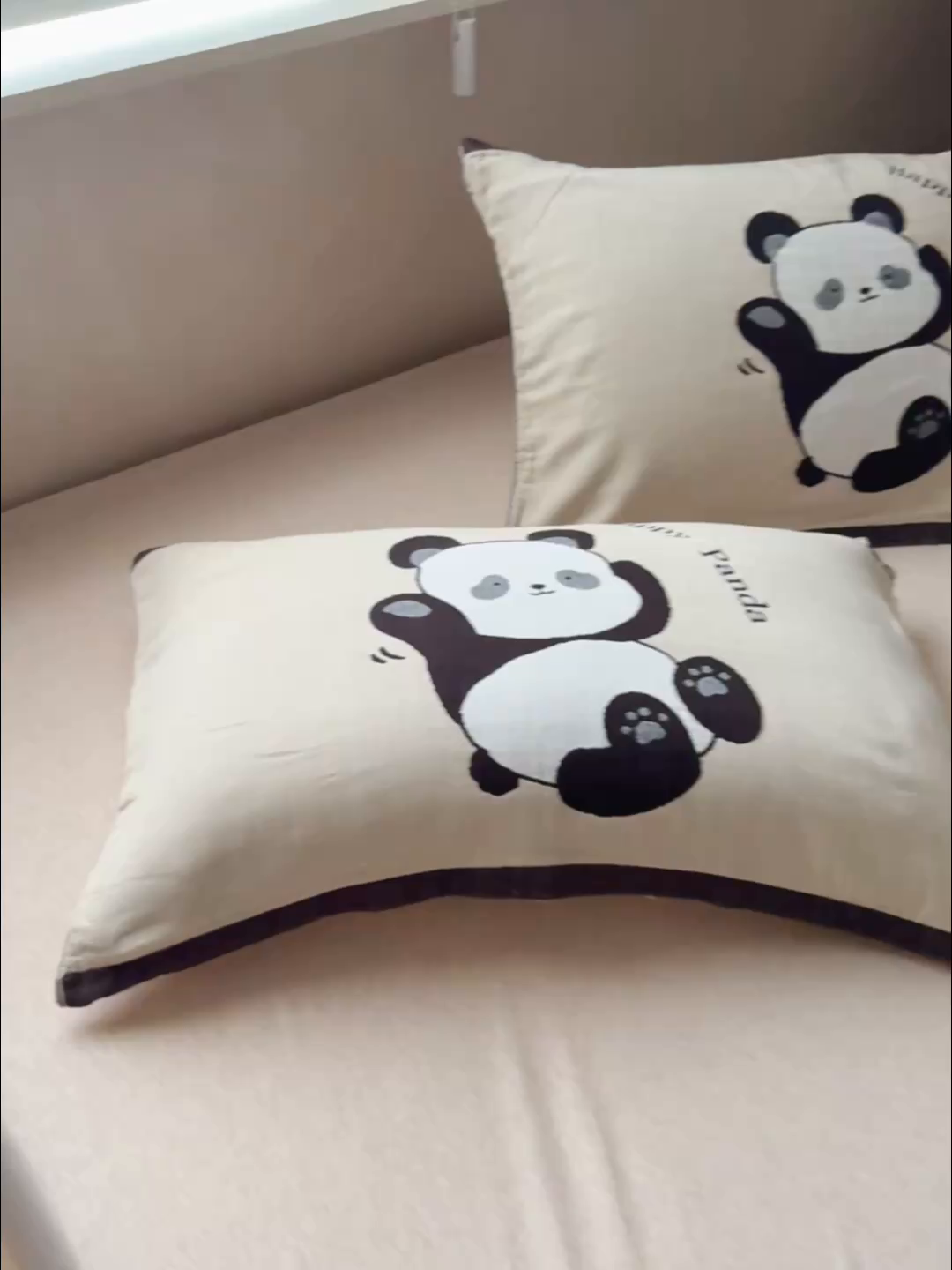 91家纺网 家纺一手货源 找家纺 乐家毛巾被（工厂自产自销） 2026新款全棉纯棉四层纱布枕巾 顽皮熊猫