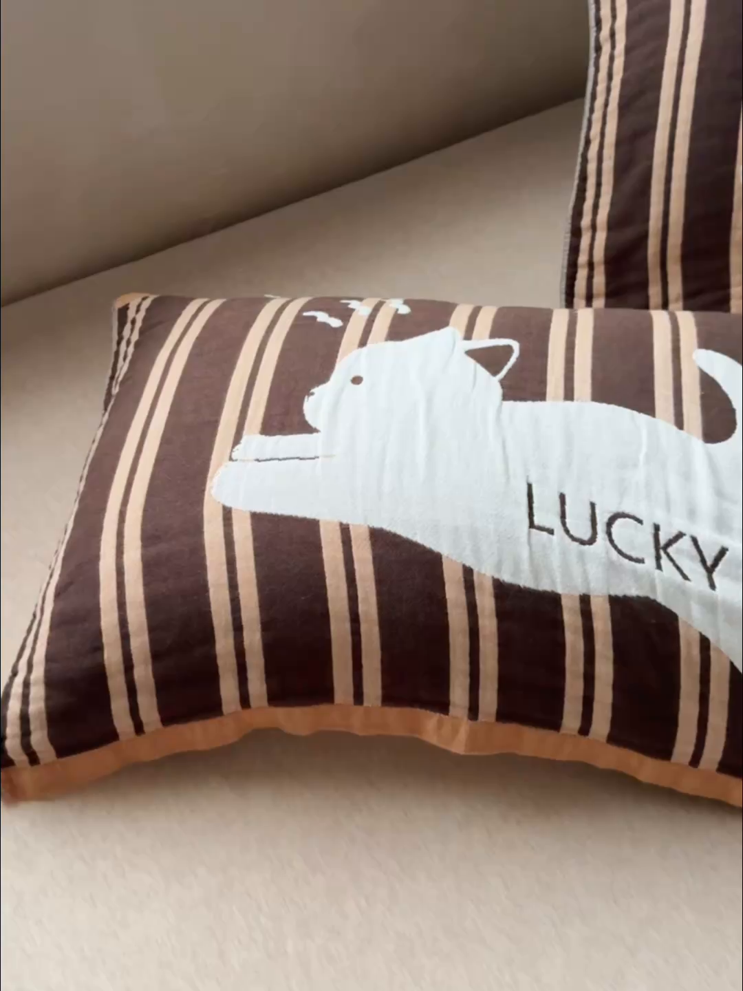 91家纺网 家纺一手货源 找家纺 乐家毛巾被（工厂自产自销） 2026新款全棉纯棉四层纱布枕巾 幸运猫