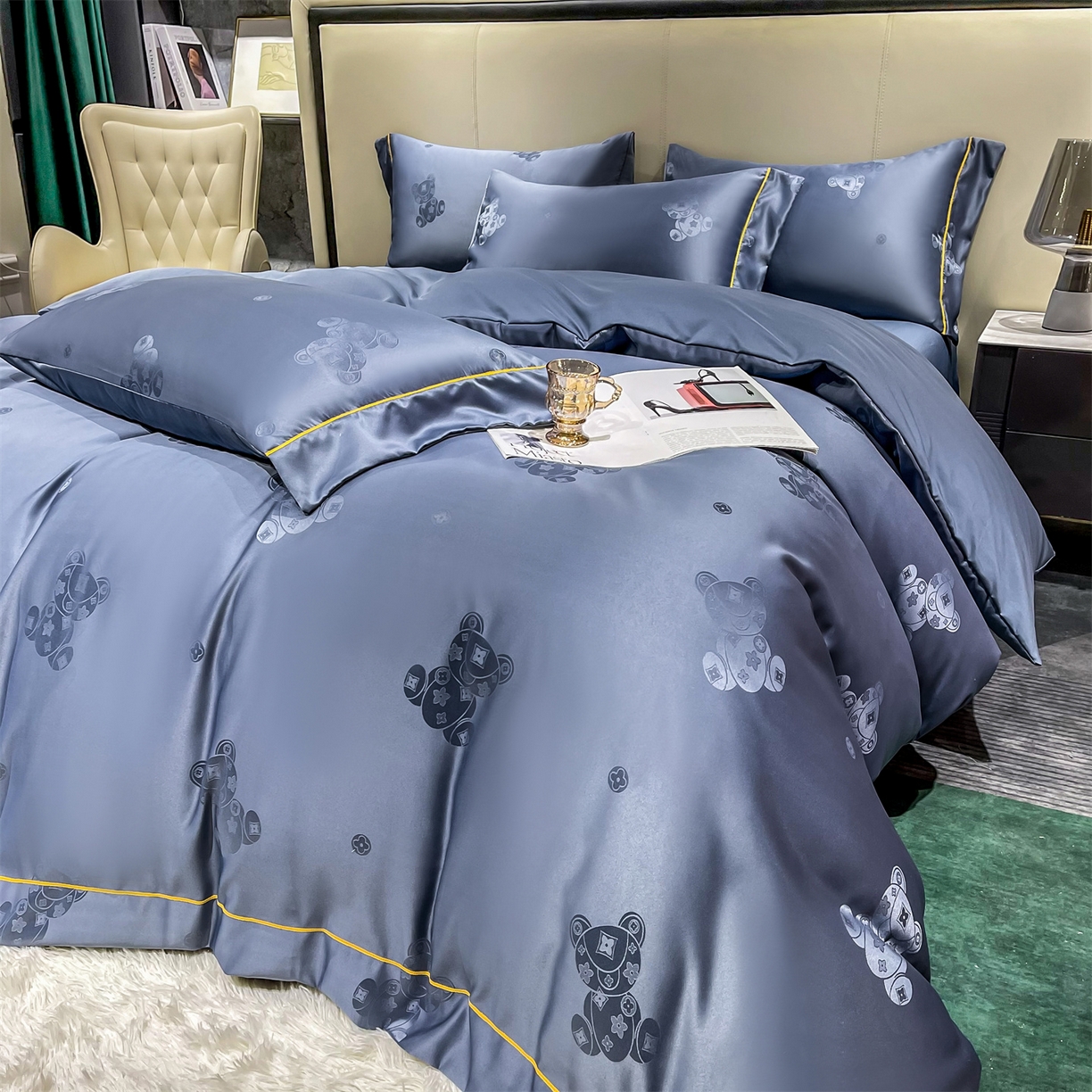 91家纺网 家纺一手货源 找家纺 经年 2026新款60S贡缎提花水洗真丝四件套 潮流熊-蓝灰