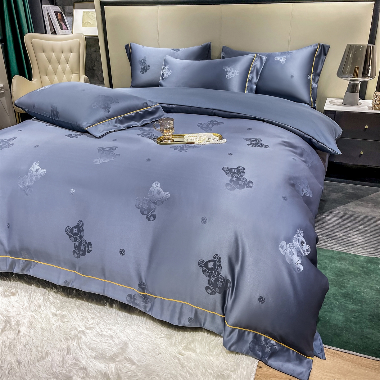 91家纺网 家纺一手货源 找家纺 经年 2026新款60S贡缎提花水洗真丝四件套 潮流熊-蓝灰